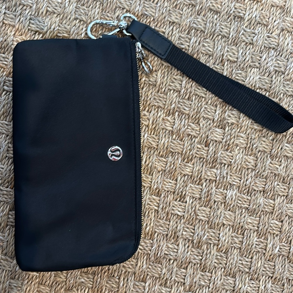 Black Lululemon wristlet and wallet!